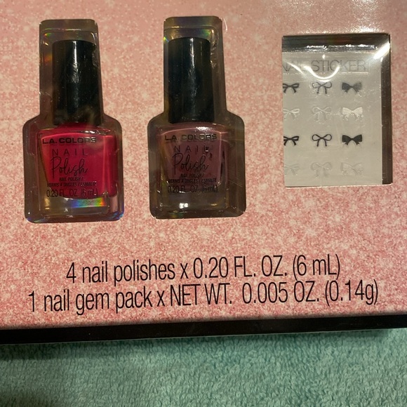 New L.A. Colors Ultimate Mani Rush Manicure Set with Nail Dryer - Picture 4 of 8